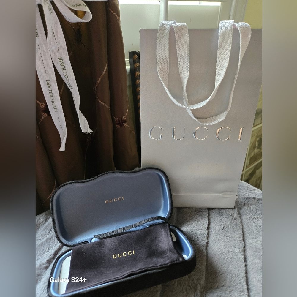 ✨️GUCCI EYEGLASSES CASE  WITH STORE BAG BLUE & WHITE